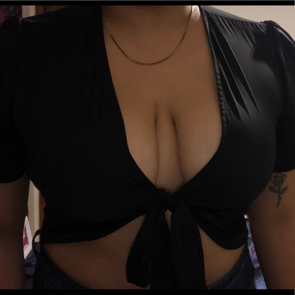 Low-cut Silky Crop Top